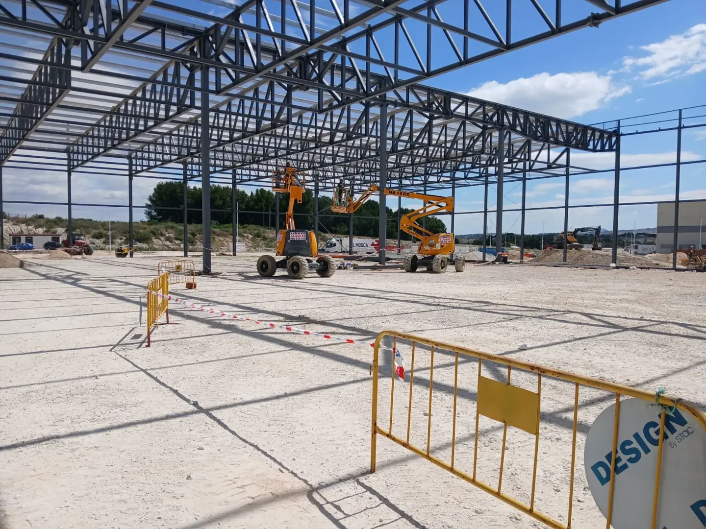 Estructura metálica en fase de montaje